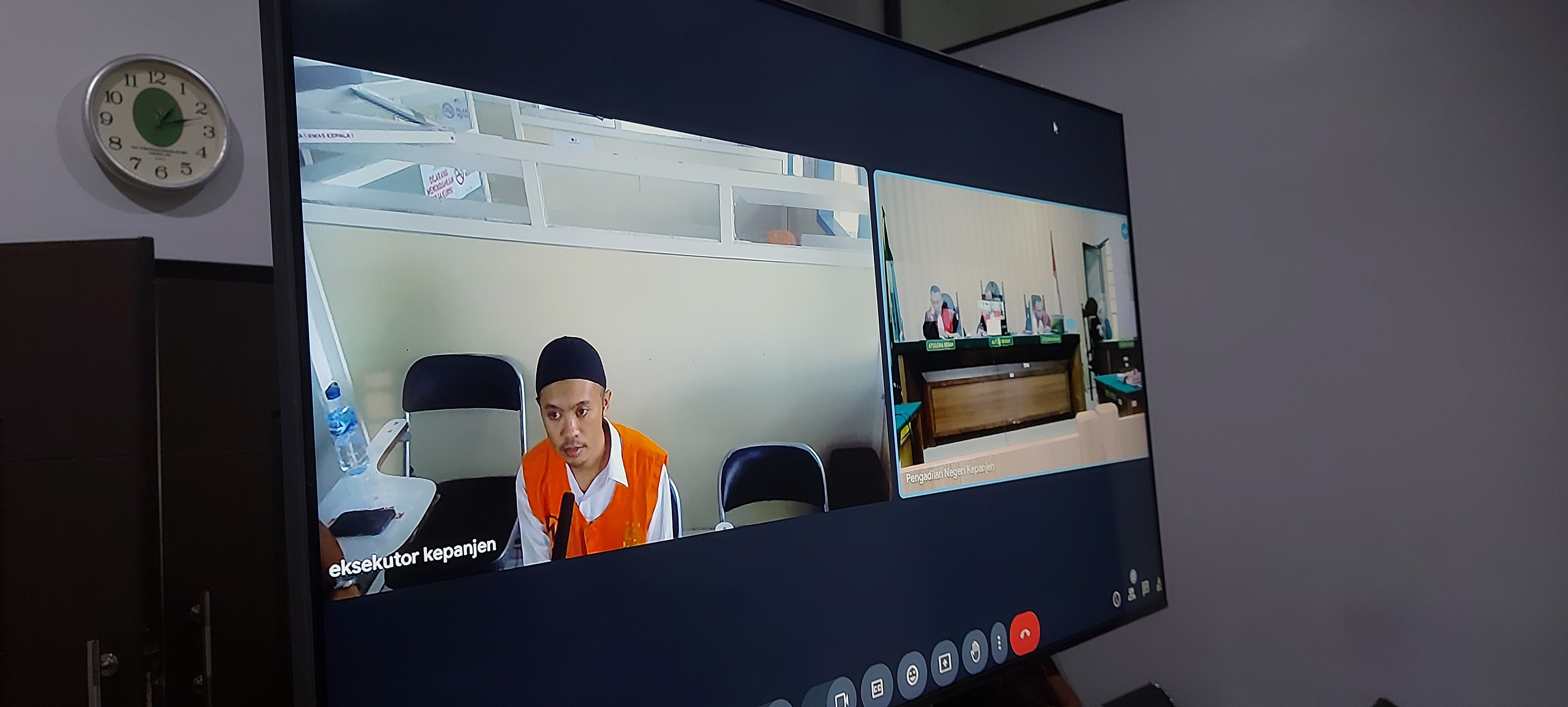 HADIRKAN SAKSI: Terdakwa pembunuhan Gunung Katu menjalani sidang dakwaan di PN Kepanjen pada 25 Juni lalu. Dia mengikuti persidangan secara online dari Lapas Lowokwaru.
