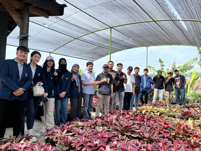 BISNIS POTENSIAL: Karang taruna peserta pelatih green business beserta pendamping dari Fakultas Ekonomi Bisnis (FEB) Universitas Brawijaya (UB)