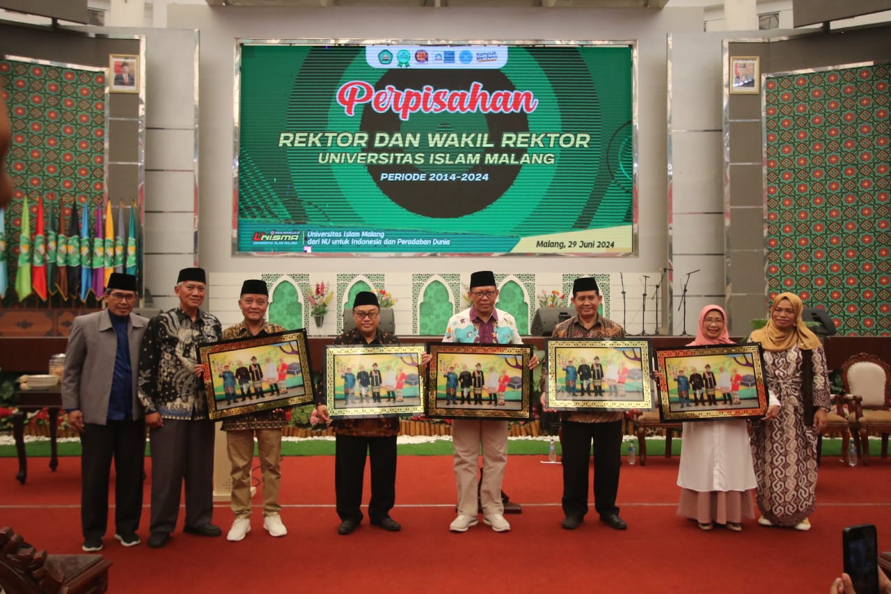 Suasana perpisahan Rektor dan Wakil Rektor Unisma