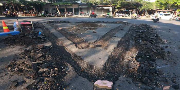 BERBENTUK SEGITIGA: Pemkot Malang mulai melakukan pembangunan taman baru di Jalan Gajahmada dan Jalan Trunojoyo, Kecamatan Klojen.