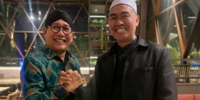OPTIMISTIS: Abah Anton (kanan) bertemu dengan Ketua Desk Pilkada DPP PKB Abdul Halim Iskandar di sebuah rumah makan di Kecamatan Dau, Kabupaten Malang, Kamis malam (4/7).