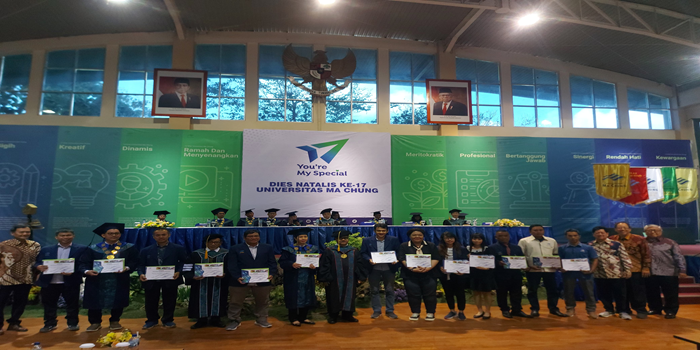 Suasana Dies Natalis ke-17 Universitas Ma Chung di Balai Pertiwi, Sabtu (8/7).