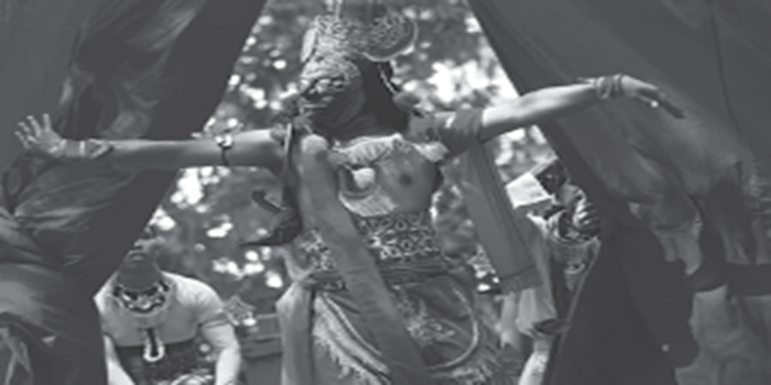 URI-URI BUDAYA: Seniman dari Sanggar Seni Sailendra tampil memesona kemarin (8/7). Pertunjukan digelar dalam rangka memperingati 1 Muharram.