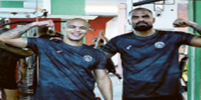 MASIH PINCANG: Wiliam Marcilio (kiri) dan Thales Lira menjalani latihan di gym UB Sport Center kemarin.