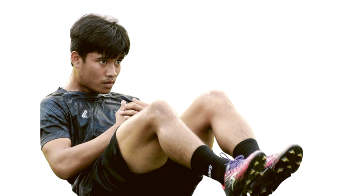 SALAH PAHAM: Hamzah Titofani menjalani latihan fisik di ARG Soccer Field Lawang Rabu lalu (10/7).