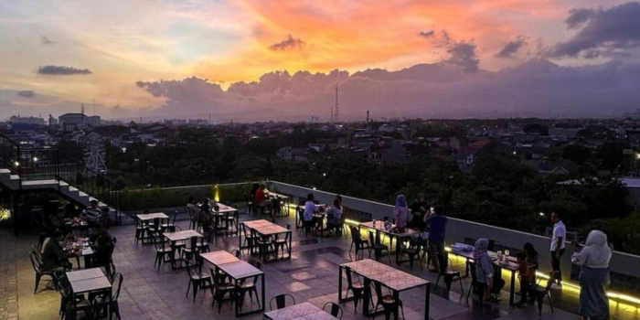 Potret sunset dari cafe Muraco. (instagram @muraco.hq)