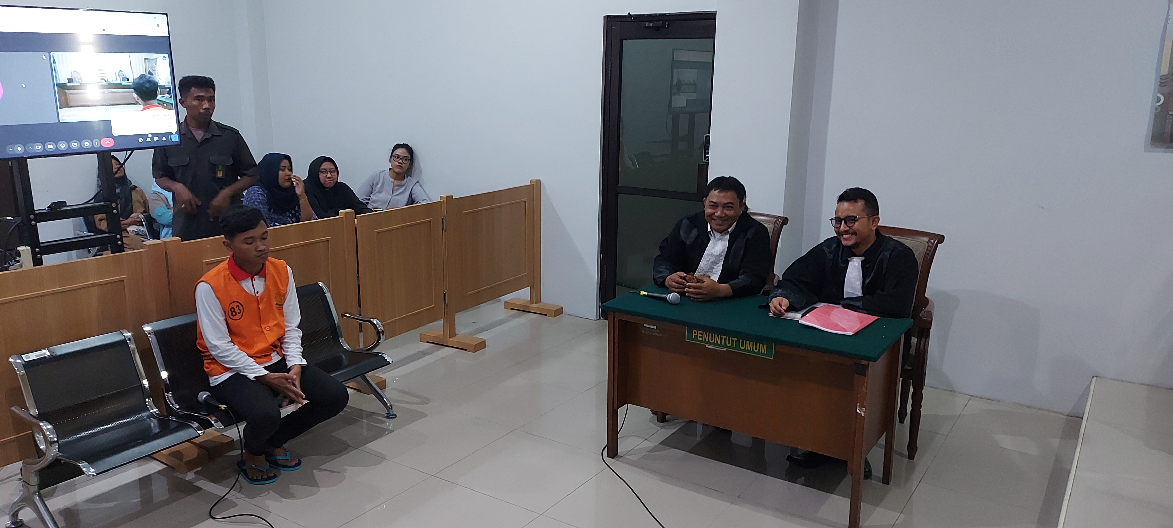 TERDAKWA: Ahmad Sulton Muzaki menjalani persidangan di Pengadilan Negeri (PN) Kepanjen kemarin (16/7).