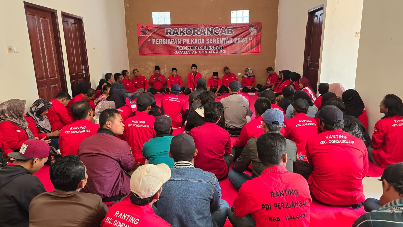KONSOLIDASI: Para pengurus anak cabang (PAC) dan ranting di bawah naungan DPC PDIP Kabupaten Malang menghadiri rakorancab di Gondanglegi, 13-14 Juli lalu.