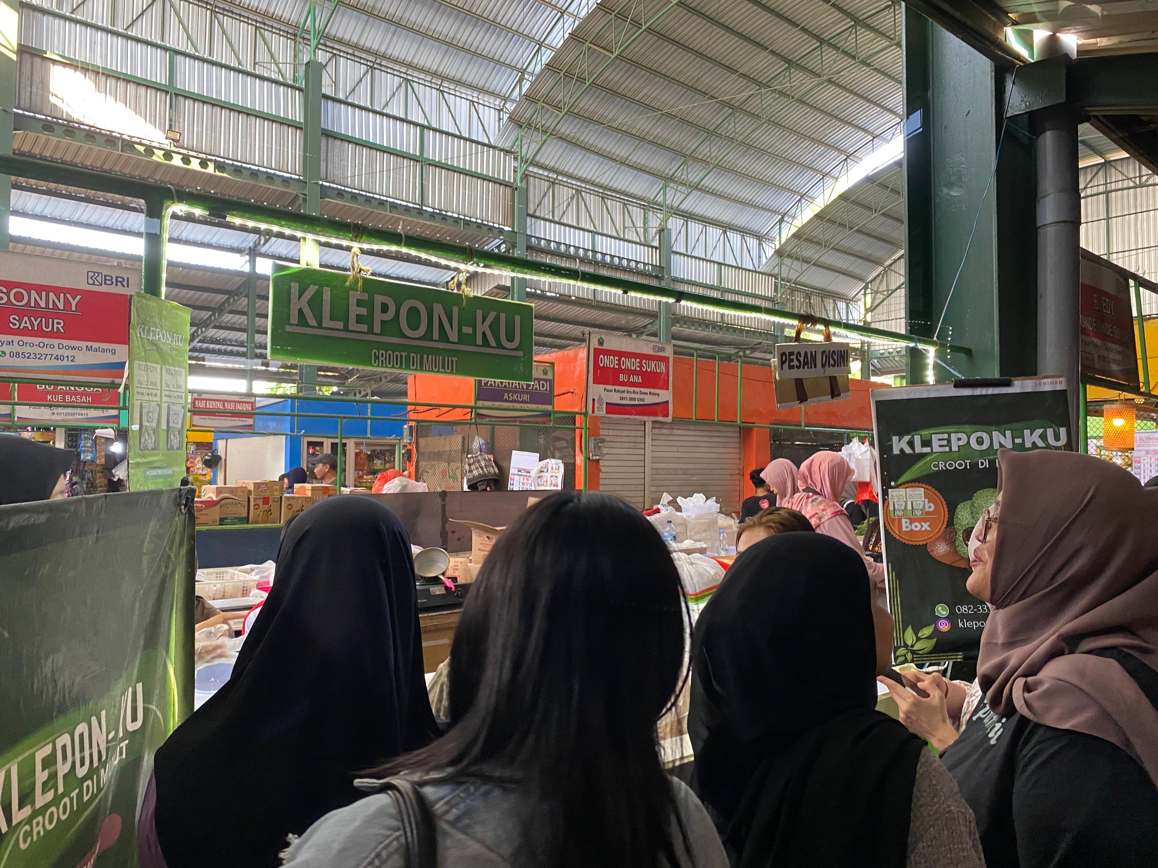 Keramaian Stan KleponKu di Pasar Oro-oro Dowo Malang (Lati for Radar Malang)