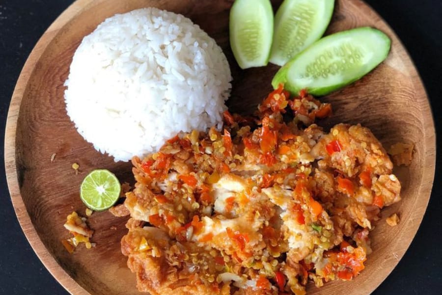Ilustrasi ayam geprek super enak dan nikmat (Pinterest)
