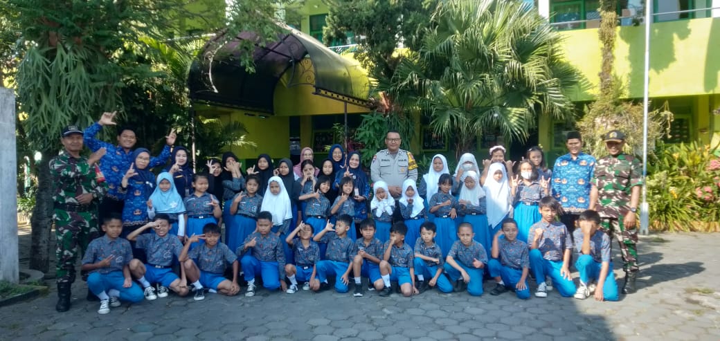 GEMBIRA : Ekspresi bahagia seluruh siswa SDN Jatimulyo 4 mengikuti MPLS selama tiga hari di sekolah.