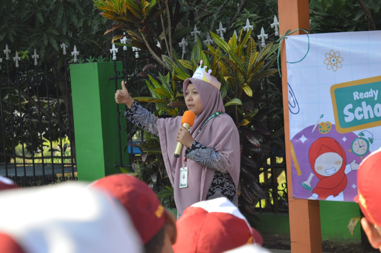 SOSIALISASI : Pembukaan dan penjelasan tema MATADOR oleh Kepala SDI As Salam Malang Ervin Fatichatus Sholichah SP SPd.