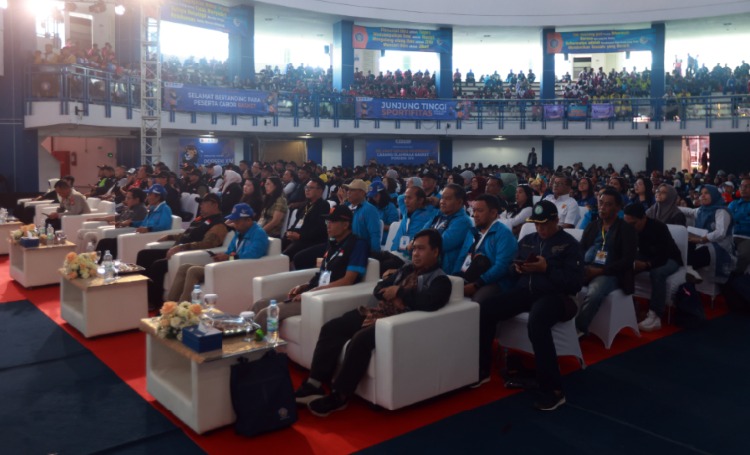 SEMARAK: Suasana pembukaan Porseni XIV di Polinema yang diikuti 2.002 atlet&nbsp;kemarin&nbsp;siang.