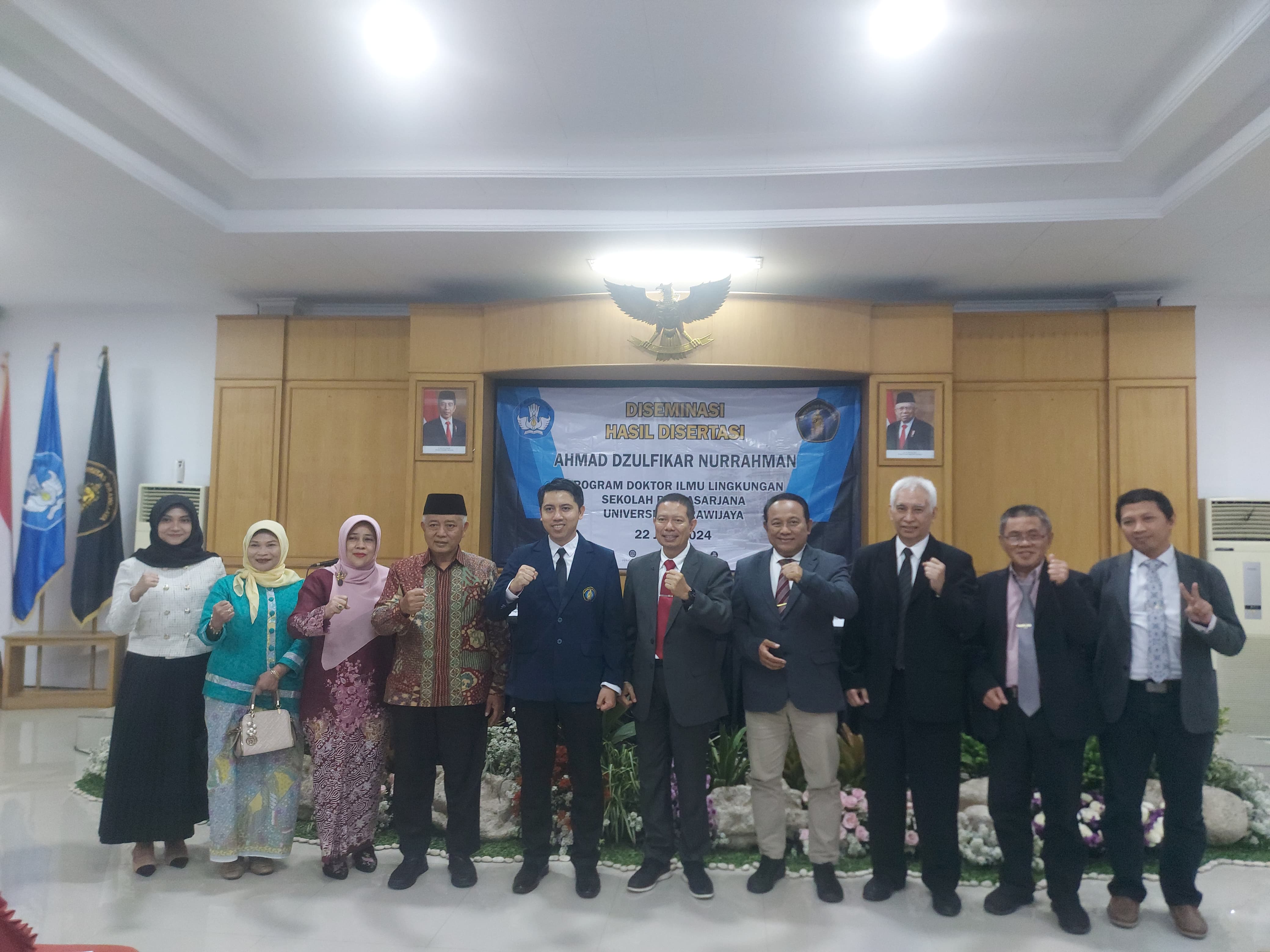 Ahmad Dzulfikar Nurrahman (lima dari kiri) ditemani ayahnya, Bupati Malang H M. Sanusi
