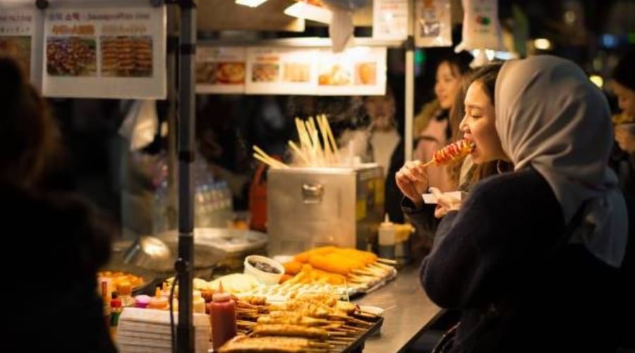 Ilustrasi street food di malam hari. (Grid.ID for Radar Malang)