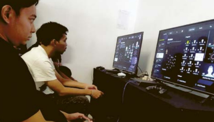 PERBAIKAN: Salah satu peserta lomba E-sport bertanding dalam ajang IESPA Forkot Kota Malang pada Minggu lalu (21/7).