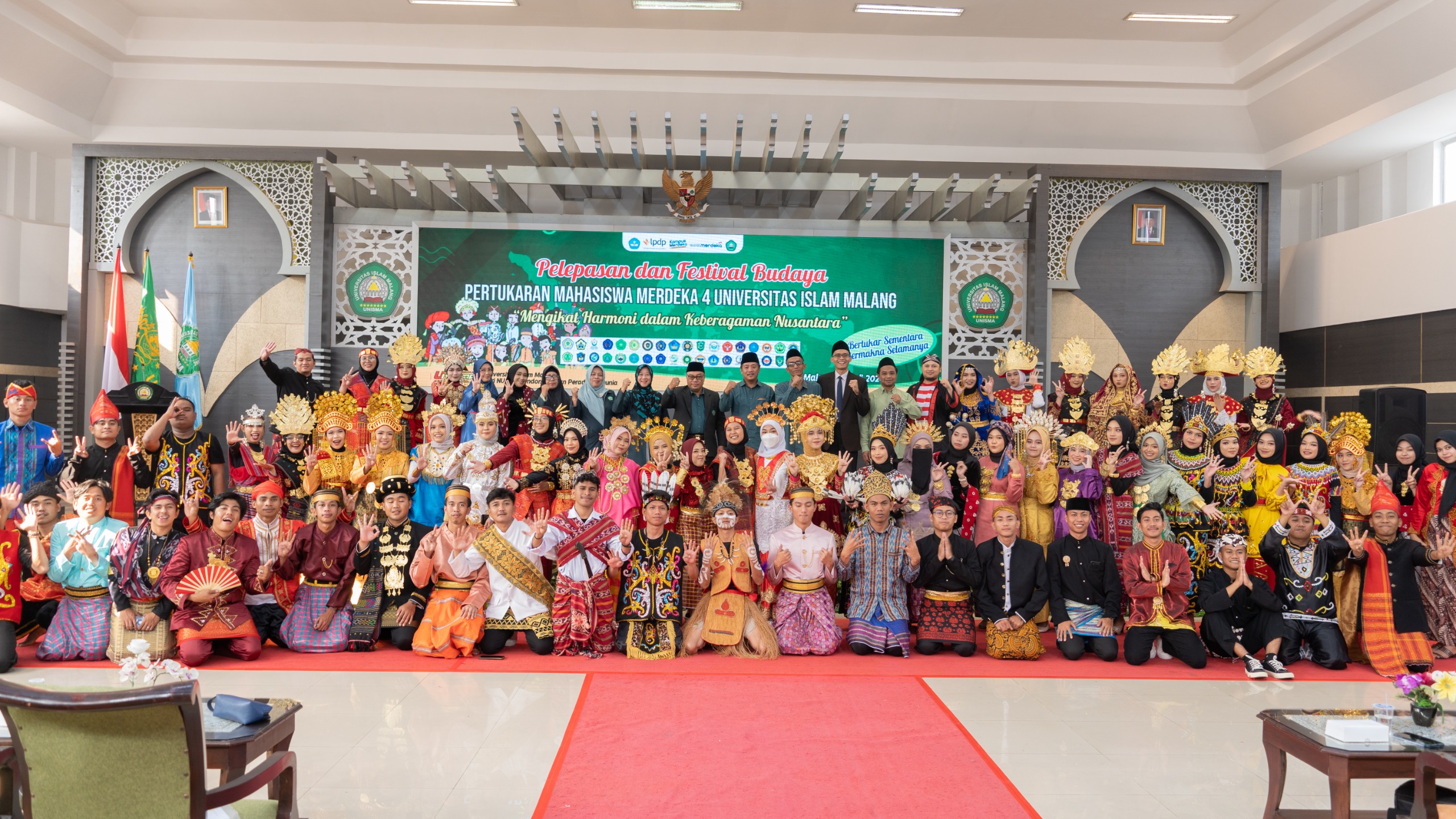 Senin (22/07) Rektor Unisma, Prof. Drs. H. Junaidi, M.Pd., Ph.D memberikan sambutan sekaligus menutup acara PMM 4 Unisma dengan tema Mengikat Harmoni dalam Keberagaman Nusantara, di Unisma.
