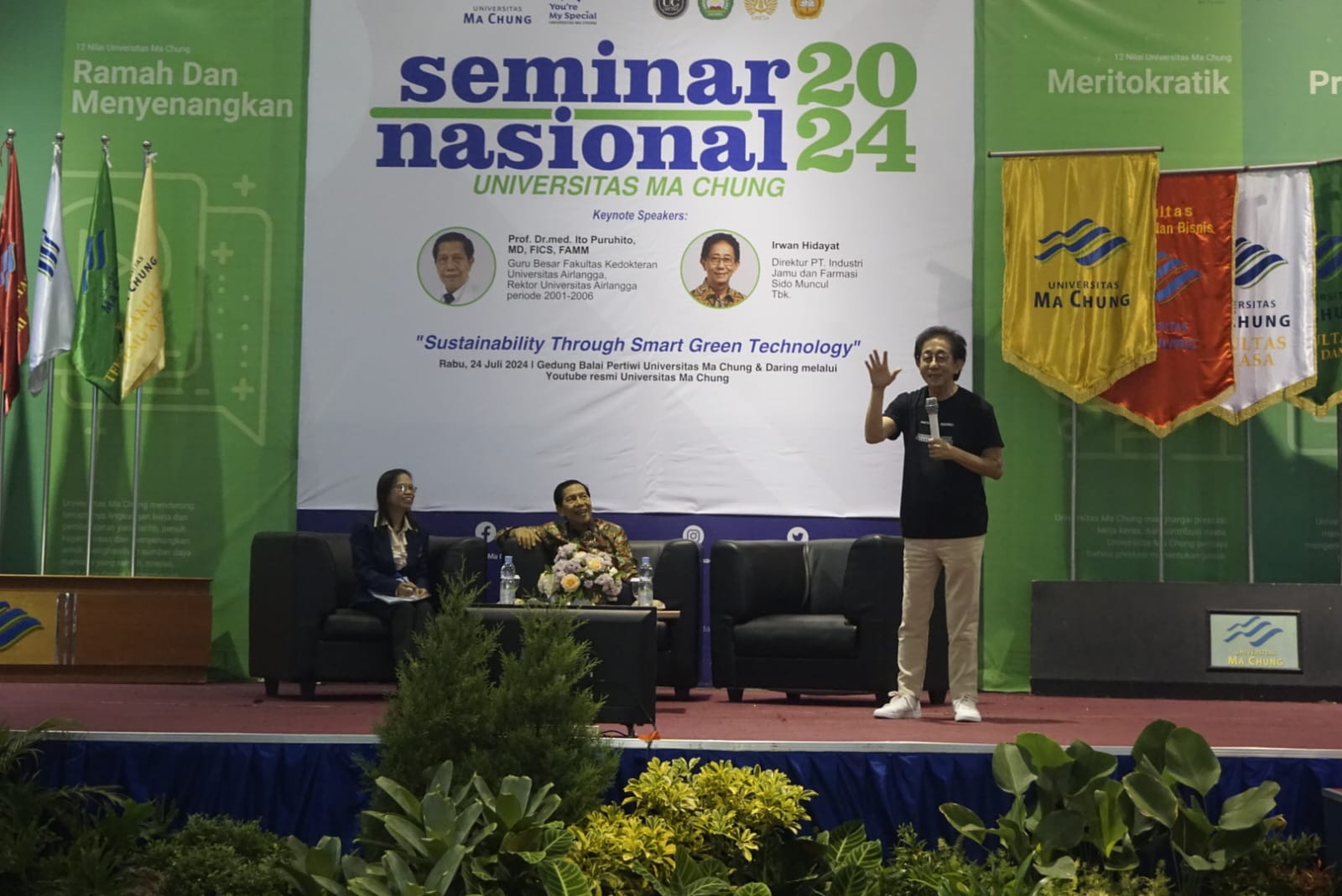 Pemaparan Materi di Seminar Nasional Universitas Ma Chung