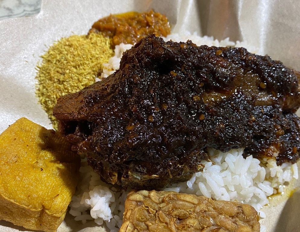 Nasi Bebek Bumbu Hitam khas Madura