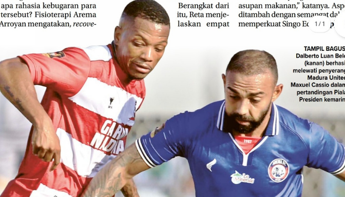 TAMPIL BAGUS: Dalberto Luan Belo (kanan) berhasil melewati penyerang Madura United  Maxuel Cassio dalam pertandingan Piala Presiden kemarin.