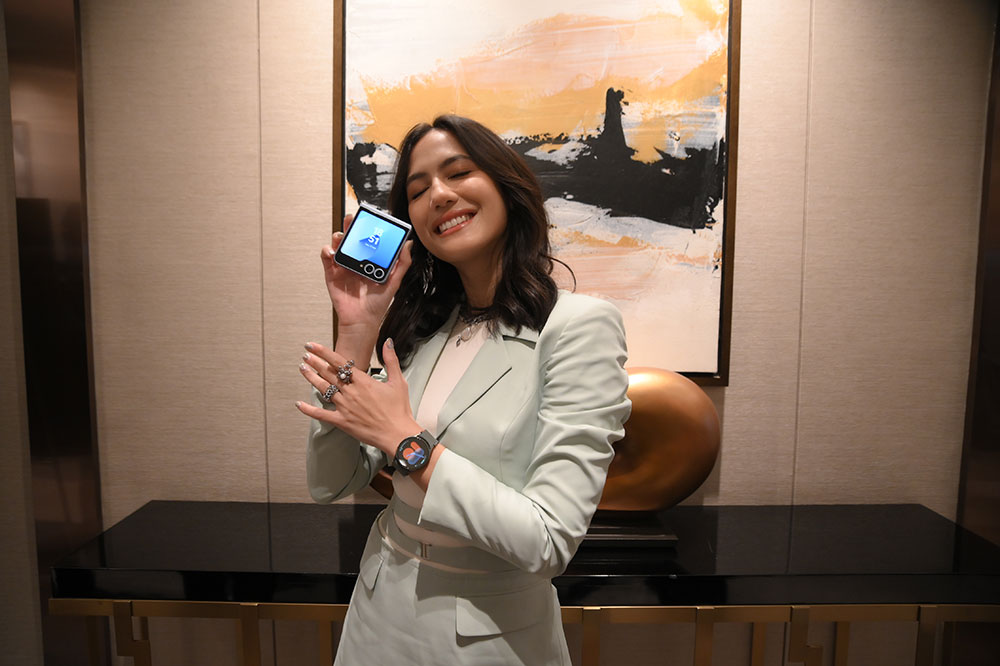 Pevita terpukau dengan kemampuan Galaxy Ecosystem terbaru yang mempermudah kesehariannya