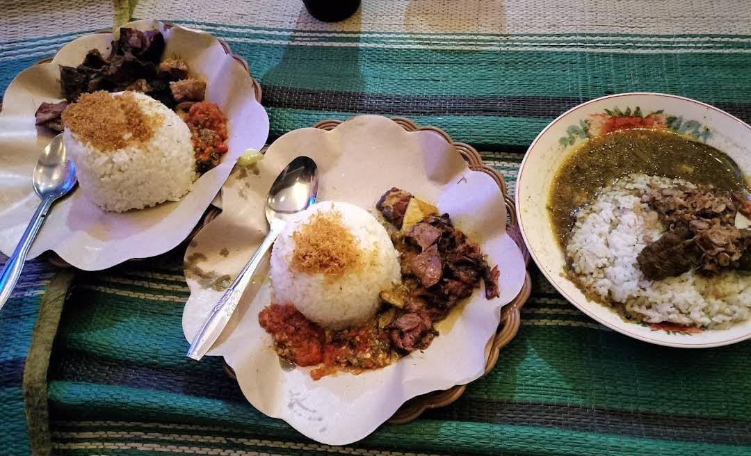 Kulineran malam di Kepanjen. (Ida Alfikari for Radar Malang)