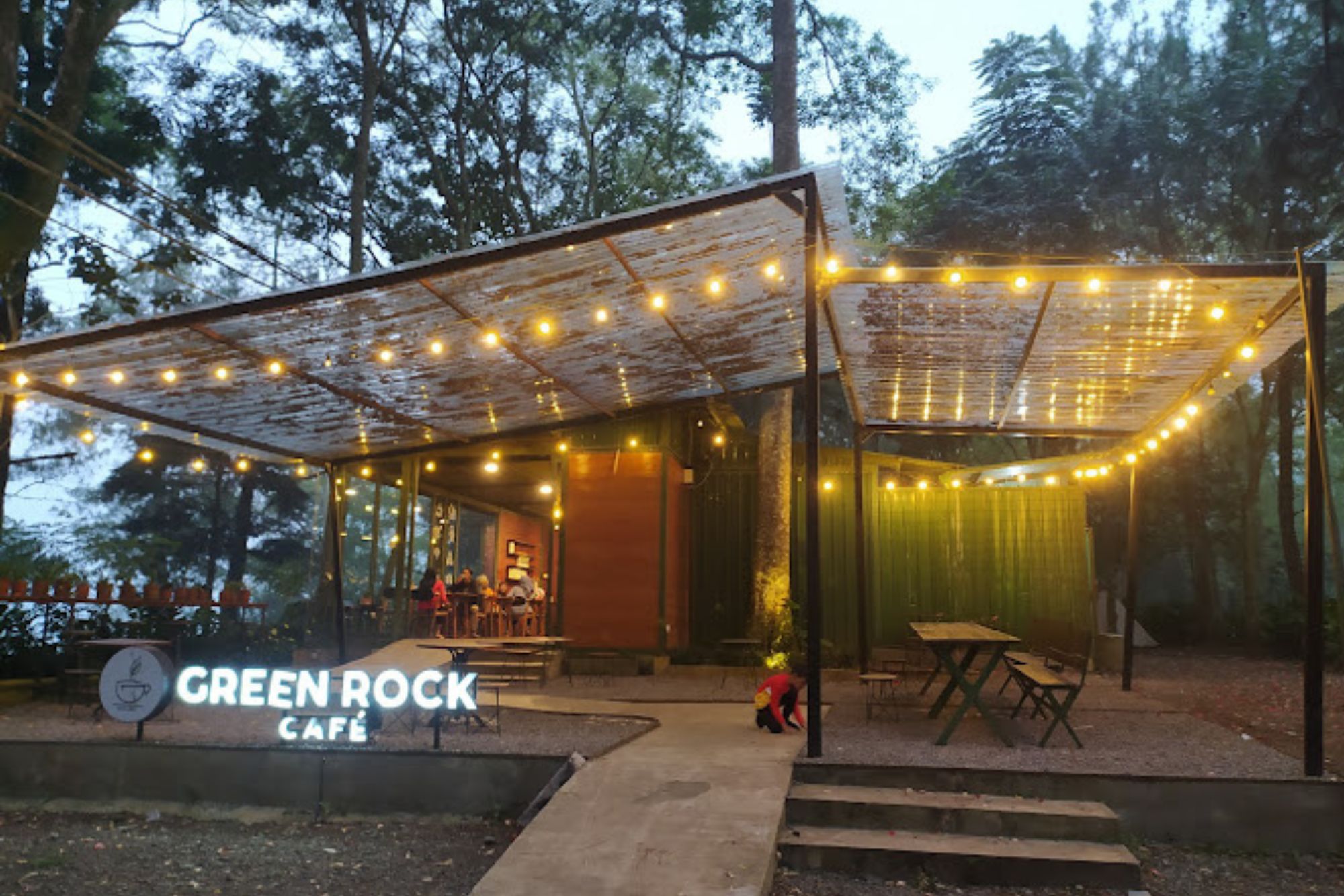 Suasana di Greenrock Cafe Pujon (Dokumentasi Google Maps)