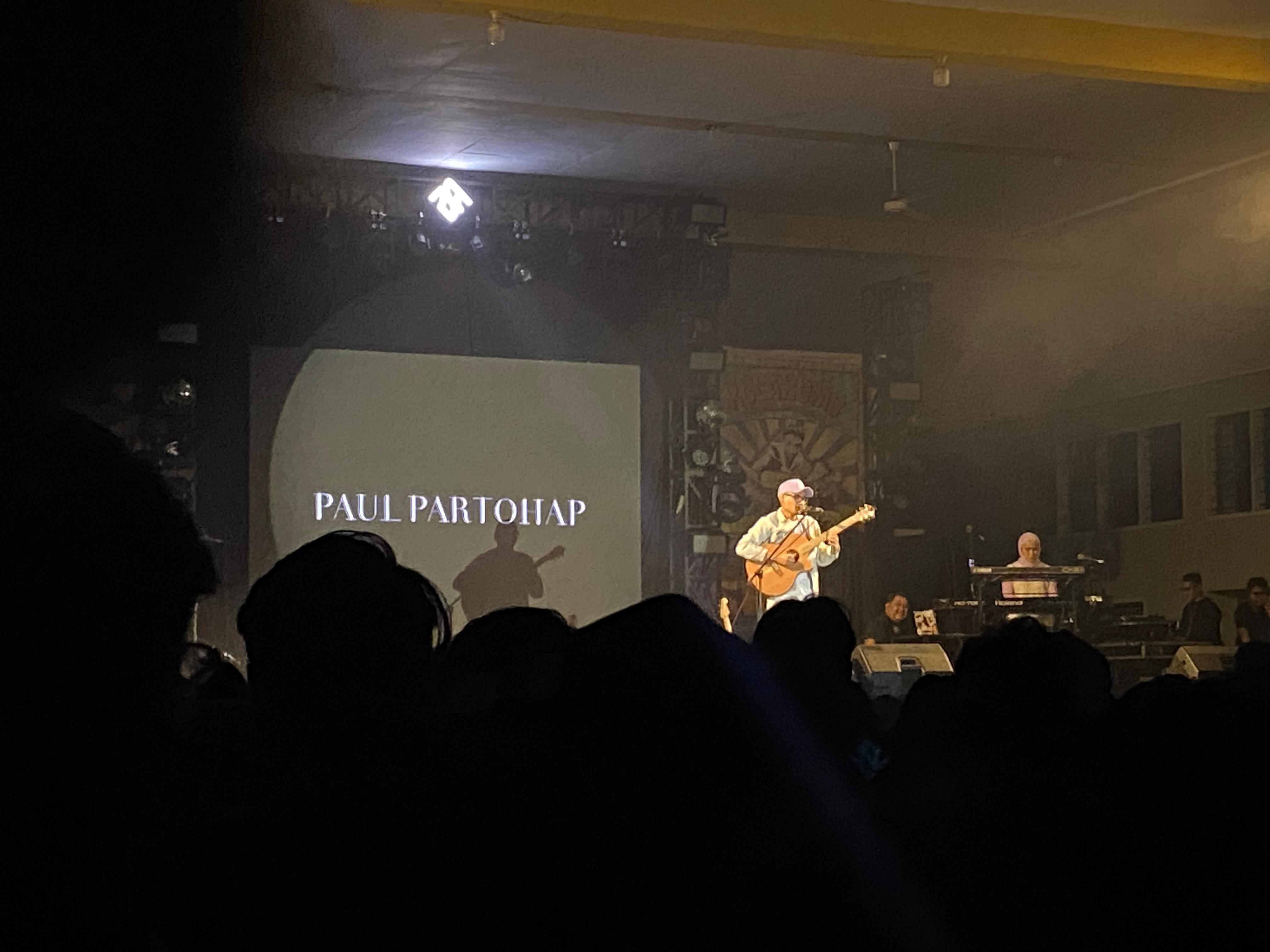 Penampilan Paul Partohap di Kolakomu Fest 2024 (Dokumentasi Claresta Latifah)