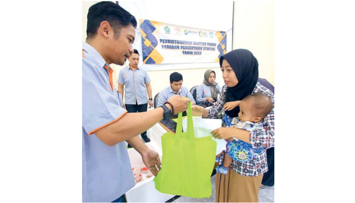 PEDULI: Pemberian makanan tambahan jadi cara Pj Wali Kota Malang Wahyu Hidayat untuk menekan angka stunting.