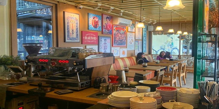 Suasana di dalam Arbanat Kopitiam.