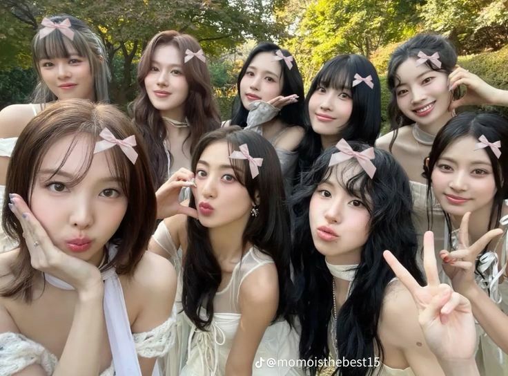 Potret Cantik Sembilan Personil Twice (pinterest/daot19255)