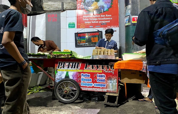 Jajanan Legendaris Puthu Lanang Malang.
