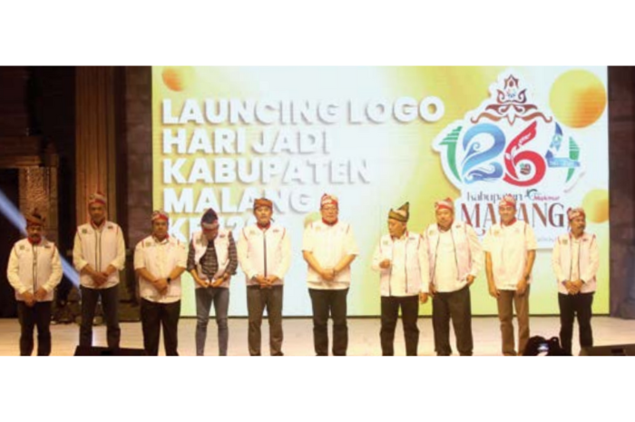 BERSEMANGAT: Bupati Malang H M. Sanusi (empat dari kiri) didampingi Wakil Bupati Malang Didik Gatot Subroto (lima dari kiri) saat launching logo Hari Jadi ke-1264 Kabupaten Malang.