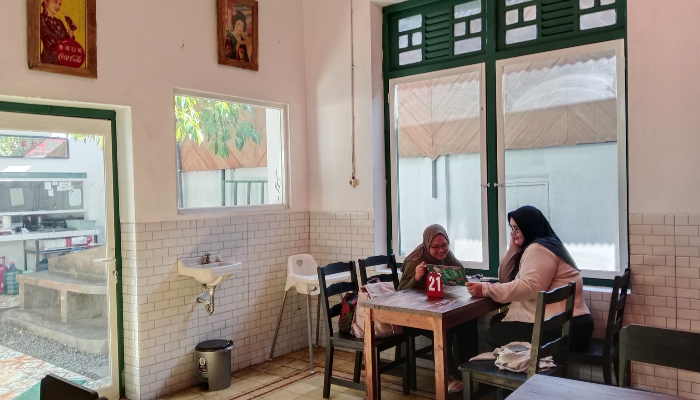 Pengunjung Giok Kopitiam Malang