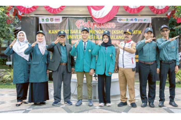 SIAP MENGABDI: Rektor Unisma Prof Junaidi Mistar (tiga dari kiri) bersama perwakilan peserta Kandidat Sarjana Mengabdi (KSM) kemarin.