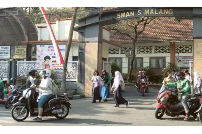 DI-SUPPORT APBD PROVINSI: SMAN 5 Malang menjadi salah satu sasaran bantuan pemprov. Sekolah swasta juga bisa mendapatkannya.