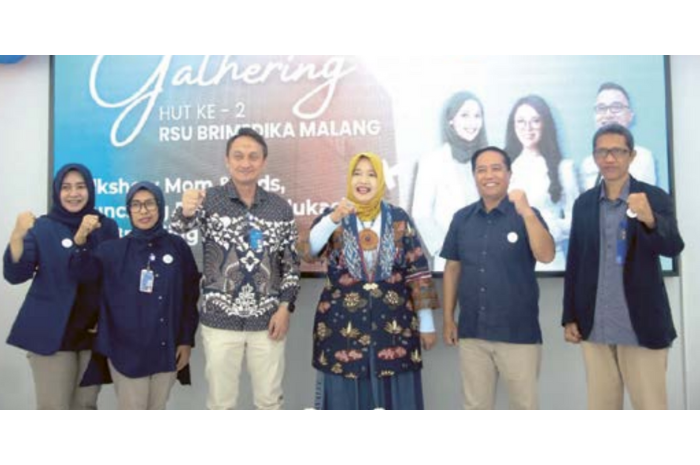 DIPERCAYA: Direktur RSU Brimedika Malang Agung Putra Jaya (tiga dari kiri), Pj Ketua TP PKK Kota Malang Hanik Andriani, dan Direktur PT Bhakti Mandala Husada Misnadin (dua dari kanan) foto bersama.