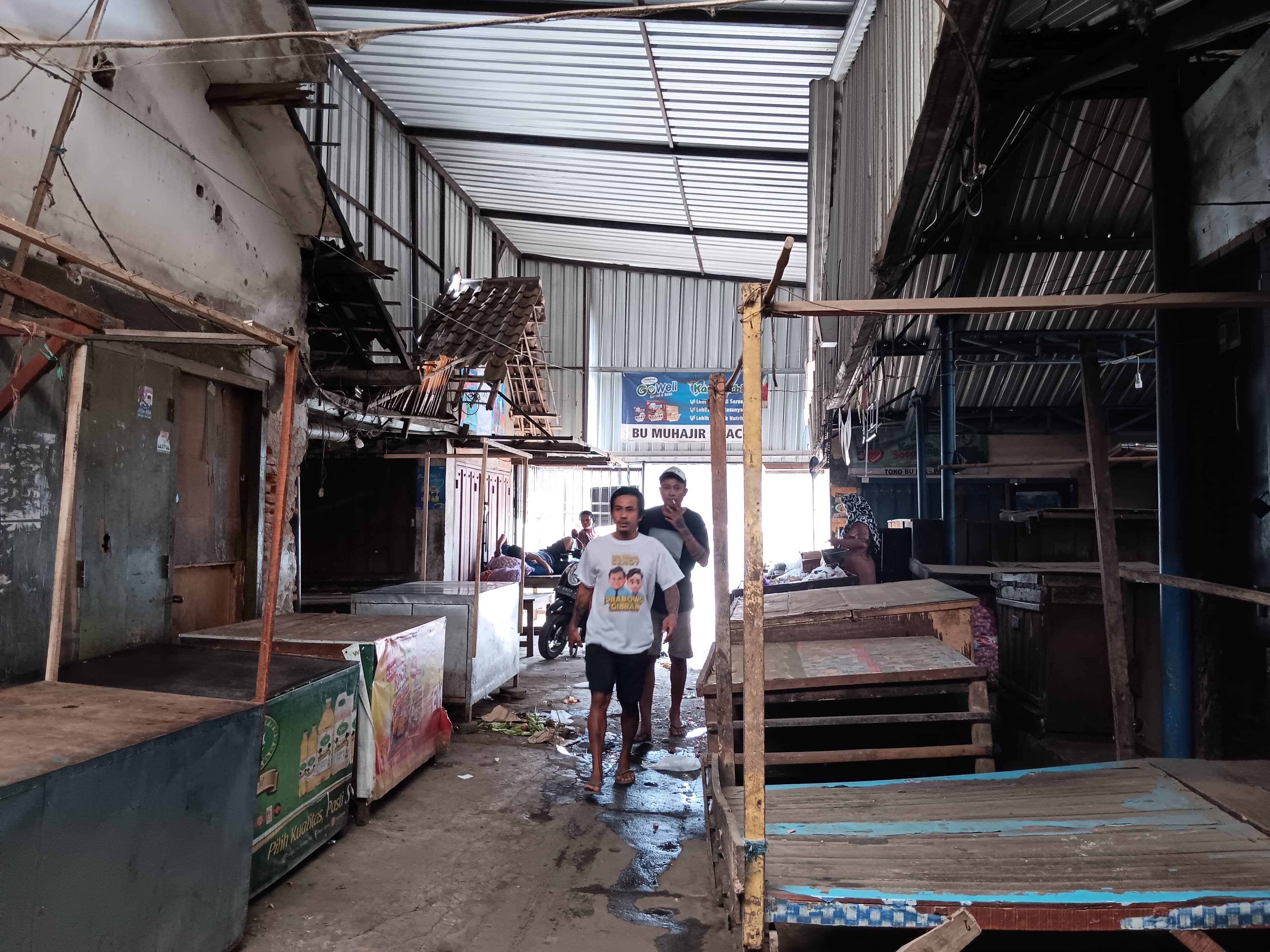 BUTUH PERHATIAN: Beberapa lapak di Pasar Pakis sudah tidak layak, sehingga perlu perbaikan.