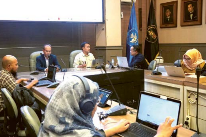 DUKUNG PENUH: Pimpinan UB menggelar sosialiasi tentang UB Halal Metric Award secara hybrid pada Selasa (6/8).