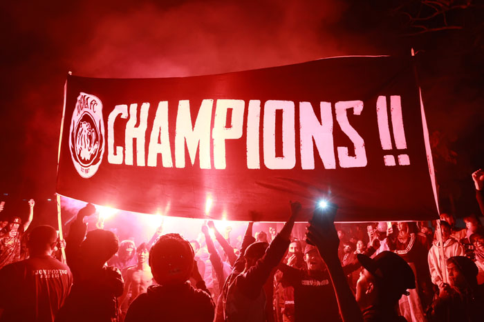 euforia Arema FC juara Piala Presiden di Kota Malang. sejak 10 Agustus malam, peringatan HUT ke-37 Arema bakal digelar