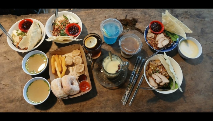 Berbagai menu di Kedai Pipir Lepen