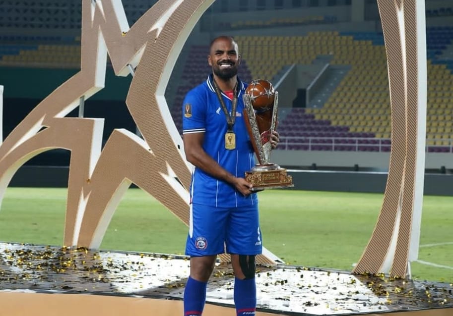 Thales Lira, bek Arema FC