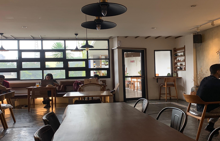 Suasana nyaman di Kedai Pok Ami-Ami Malang.