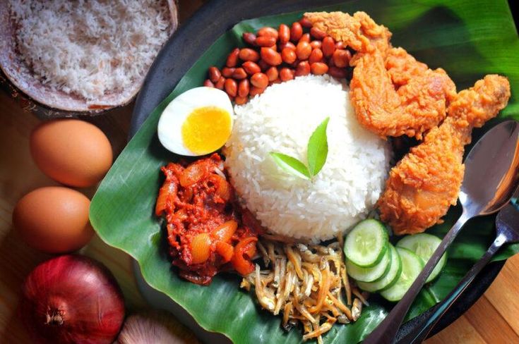 Tampilan Nasi Lemak Khas Malaysia (source: pinterest)
