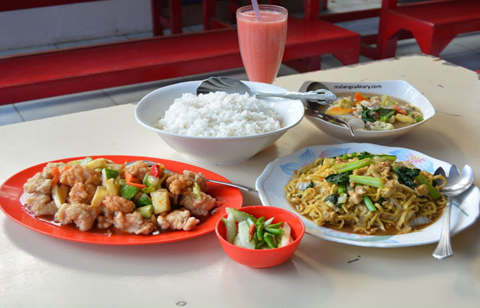 Menu-menu di Depot Kanton Malang.