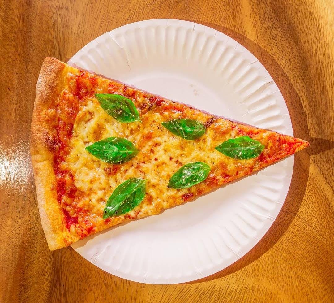 Kelezatan Sajian Pizza Slice di Malang Raya