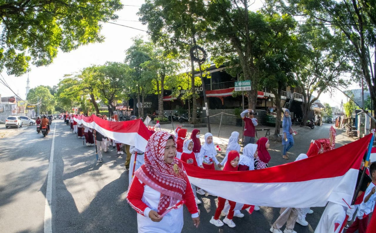 INOVATIF : Kepala MI Khadijah Malang Dra Sa