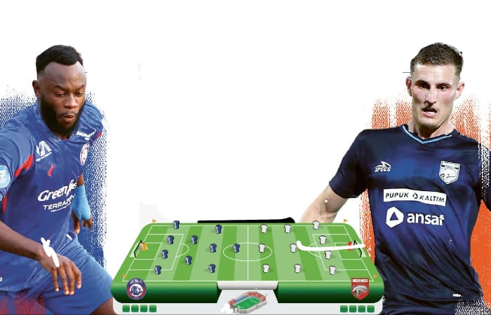 CARI KEMENANGAN PERTAMA: Leo Gaucho (kanan) dan Charles Lokolingoy sama-sama diharapkan memberi kontribusi gol di laga nanti sore