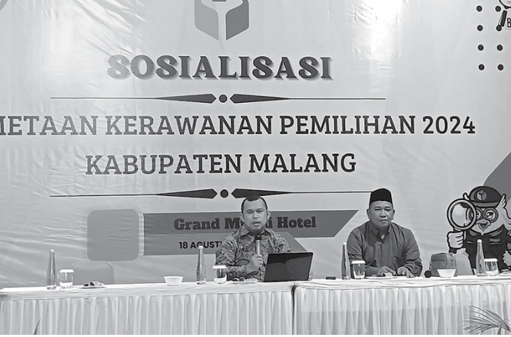 FOKUS NETRALITAS: Ketua Bawaslu Kabupaten Malang M. Wahyudi (kanan) saat sosialisasi di Grand Miami Hotel, kemarin.