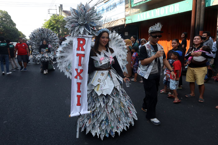 Karnaval recycle kel jodipan- jl gatot subroto Kota Malang